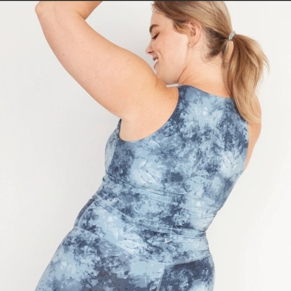 NWT! Tie Dye Light Support PowerChill Longline Sports Bra Tank - Size Medium 🤎 - Picture 3 of 7